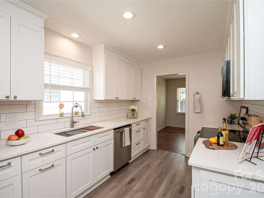 1741 Dallas Avenue, Charlotte, NC 28205.  MLS# CAR4320346, YatesRealty ID 12875. 