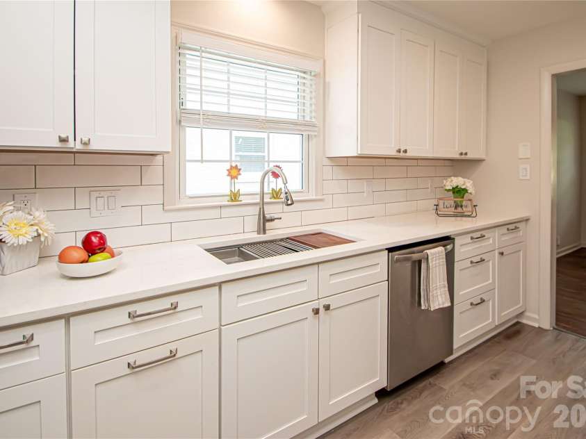 1741 Dallas Avenue, Charlotte, NC 28205.  MLS# CAR4320346, YatesRealty ID 12875. 