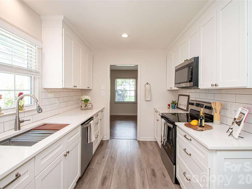 1741 Dallas Avenue, Charlotte, NC 28205.  MLS# CAR4320346, YatesRealty ID 12875. 