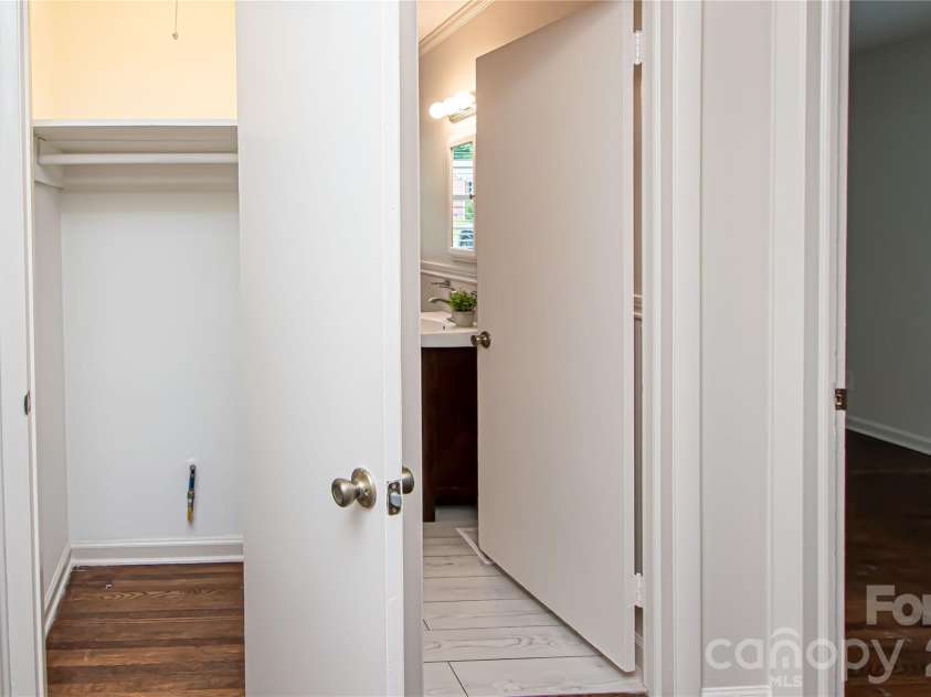 1741 Dallas Avenue, Charlotte, NC 28205.  MLS# CAR4320346, YatesRealty ID 12875. 