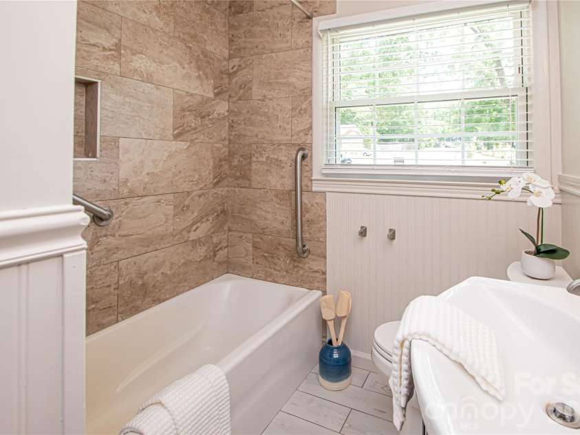 1741 Dallas Avenue, Charlotte, NC 28205.  MLS# CAR4320346, YatesRealty ID 12875. 