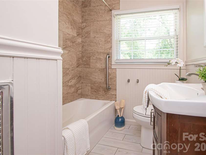1741 Dallas Avenue, Charlotte, NC 28205.  MLS# CAR4320346, YatesRealty ID 12875. 