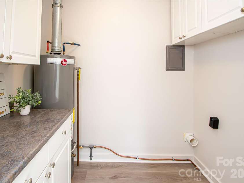 1741 Dallas Avenue, Charlotte, NC 28205.  MLS# CAR4320346, YatesRealty ID 12875. 