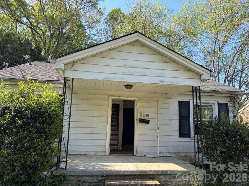 609 Harvie Avenue, Gastonia, NC 28052.  MLS# CAR4366266, YatesRealty ID 12876. 