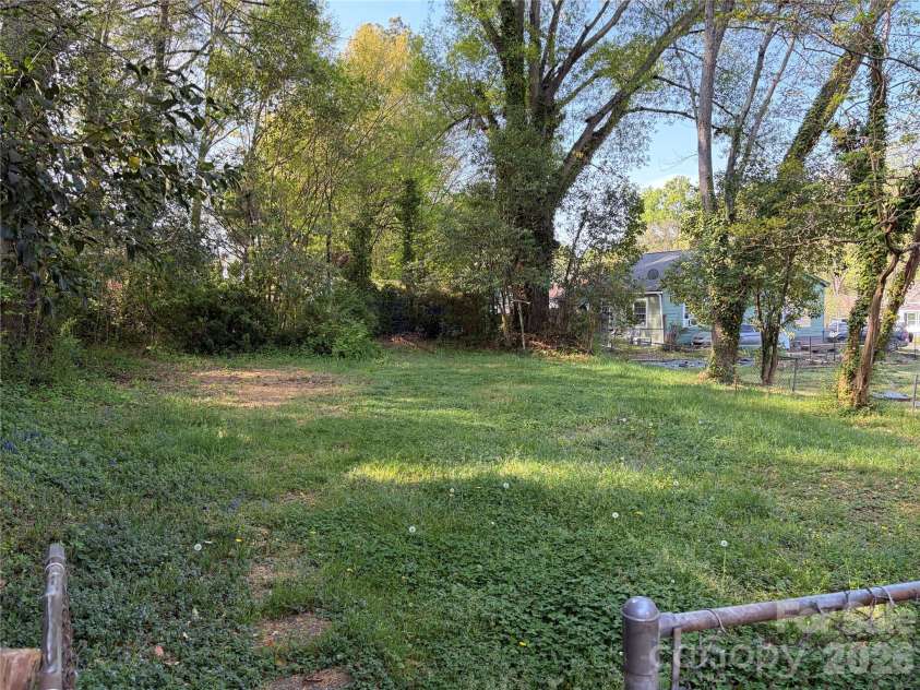 609 Harvie Avenue, Gastonia, NC 28052.  MLS# CAR4366266, YatesRealty ID 12876. 