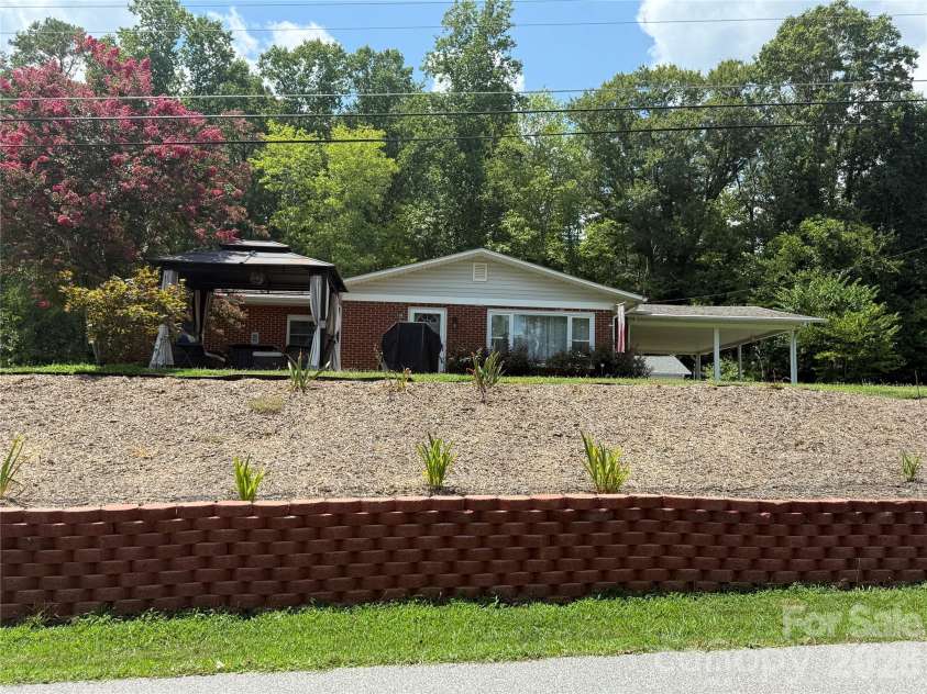 108 Scott Street, Morganton, NC 28655.  MLS# CAR4368965, YatesRealty ID 12877. 