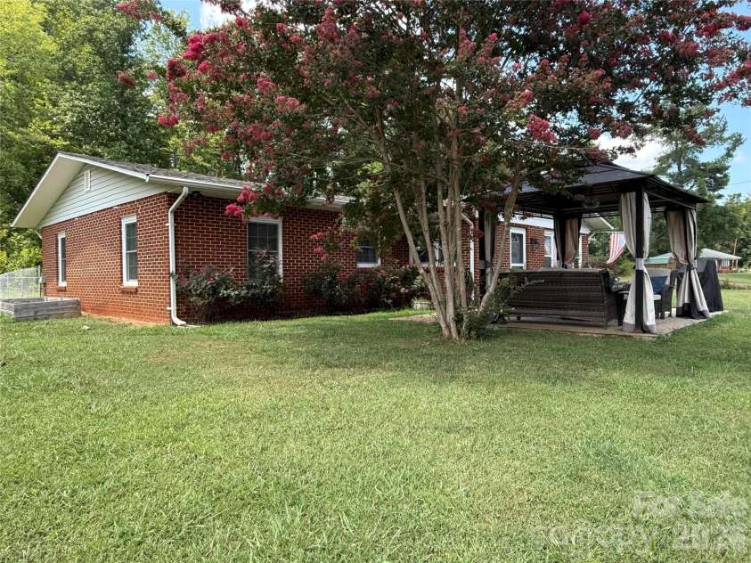 108 Scott Street, Morganton, NC 28655.  MLS# CAR4368965, YatesRealty ID 12877. 