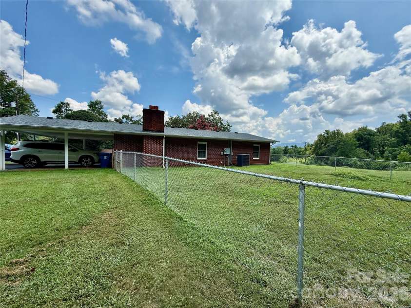 108 Scott Street, Morganton, NC 28655.  MLS# CAR4368965, YatesRealty ID 12877. 