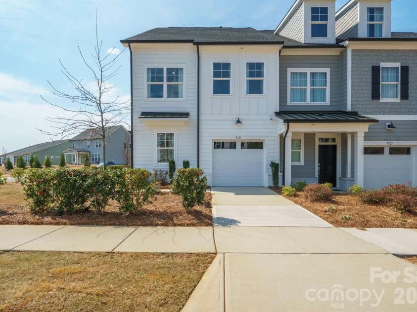 9721 Munsing Drive, Charlotte, NC 28269.  MLS# CAR4357929, YatesRealty ID 12879. 