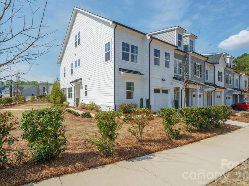 9721 Munsing Drive, Charlotte, NC 28269.  MLS# CAR4357929, YatesRealty ID 12879. 