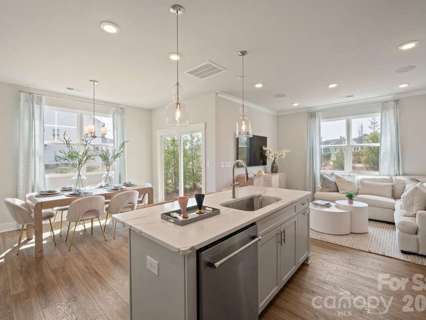 9721 Munsing Drive, Charlotte, NC 28269.  MLS# CAR4357929, YatesRealty ID 12879. 