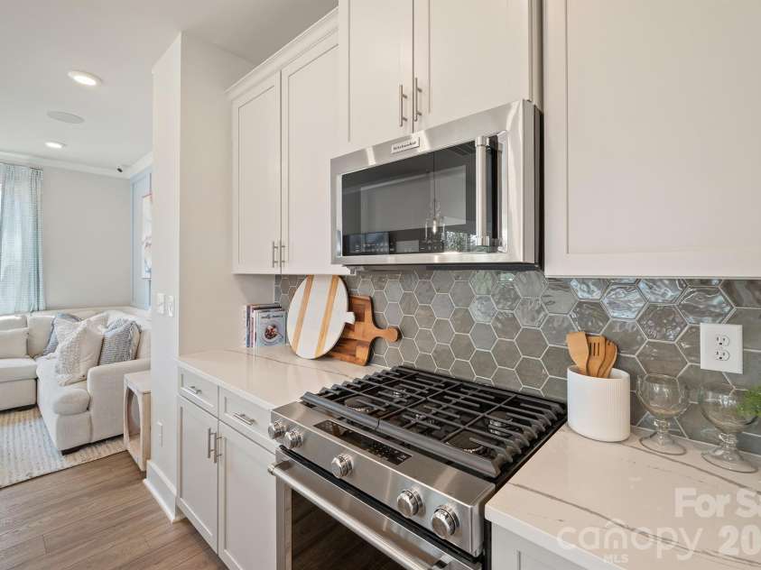9721 Munsing Drive, Charlotte, NC 28269.  MLS# CAR4357929, YatesRealty ID 12879. 