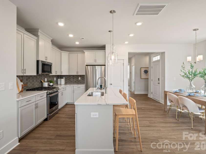 9721 Munsing Drive, Charlotte, NC 28269.  MLS# CAR4357929, YatesRealty ID 12879. 