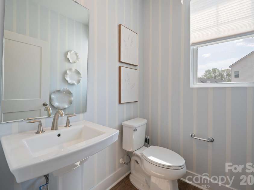 9721 Munsing Drive, Charlotte, NC 28269.  MLS# CAR4357929, YatesRealty ID 12879. 