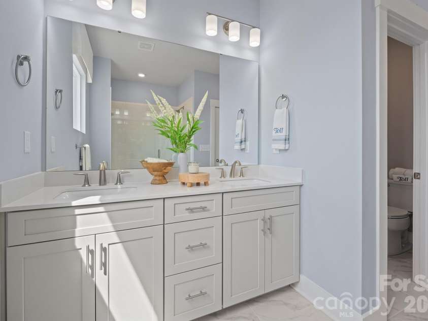 9721 Munsing Drive, Charlotte, NC 28269.  MLS# CAR4357929, YatesRealty ID 12879. 