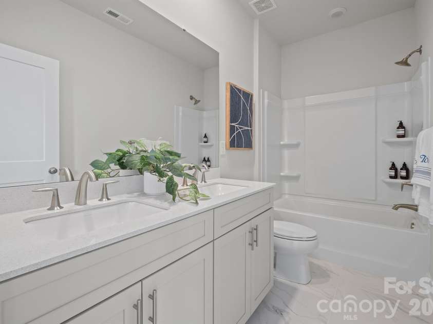9721 Munsing Drive, Charlotte, NC 28269.  MLS# CAR4357929, YatesRealty ID 12879. 