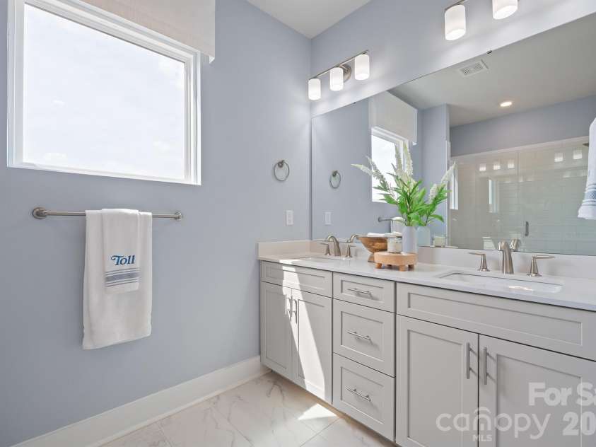 9721 Munsing Drive, Charlotte, NC 28269.  MLS# CAR4357929, YatesRealty ID 12879. 