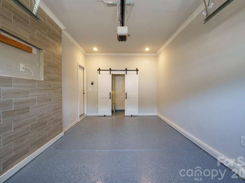 9721 Munsing Drive, Charlotte, NC 28269.  MLS# CAR4357929, YatesRealty ID 12879. 