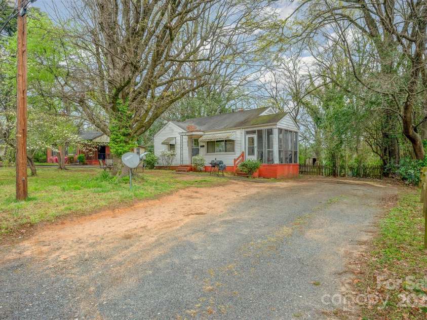 2740 Dogwood Avenue, Charlotte, NC 28206.  MLS# CAR4122087, YatesRealty ID 1288. 