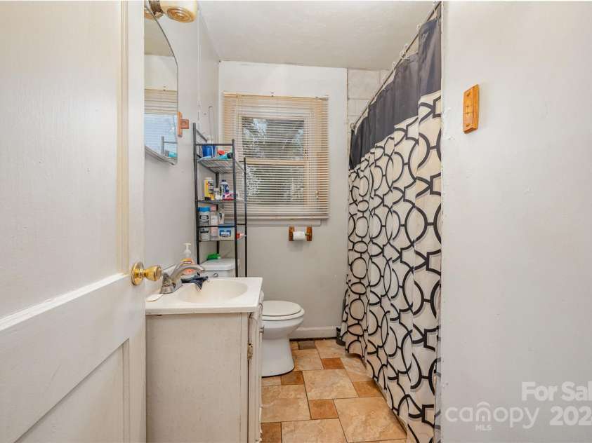 2740 Dogwood Avenue, Charlotte, NC 28206.  MLS# CAR4122087, YatesRealty ID 1288. 