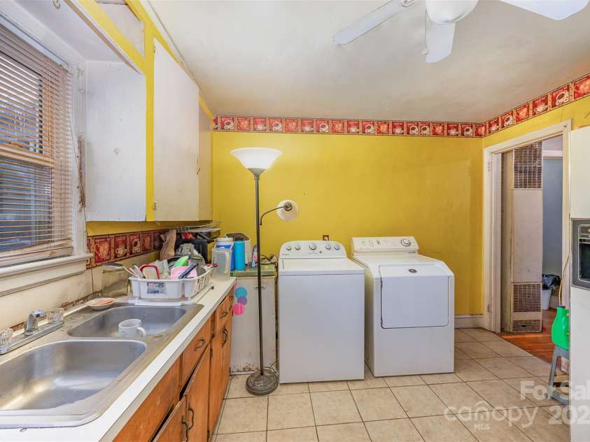 2740 Dogwood Avenue, Charlotte, NC 28206.  MLS# CAR4122087, YatesRealty ID 1288. 