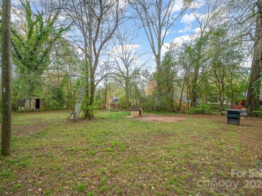 2740 Dogwood Avenue, Charlotte, NC 28206.  MLS# CAR4122087, YatesRealty ID 1288. 
