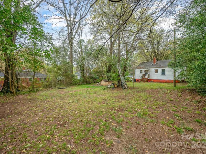 2740 Dogwood Avenue, Charlotte, NC 28206.  MLS# CAR4122087, YatesRealty ID 1288. 