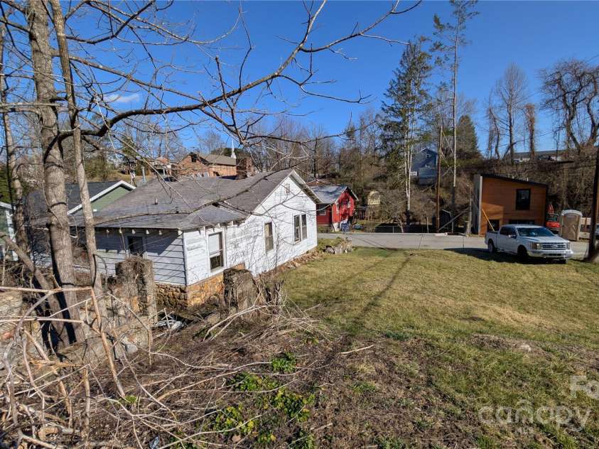 72 North Lane, Brevard, NC 28712.  MLS# CAR4225441, YatesRealty ID 1288. 