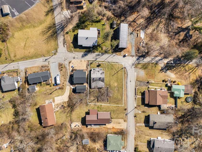 72 North Lane, Brevard, NC 28712.  MLS# CAR4225441, YatesRealty ID 1288. 