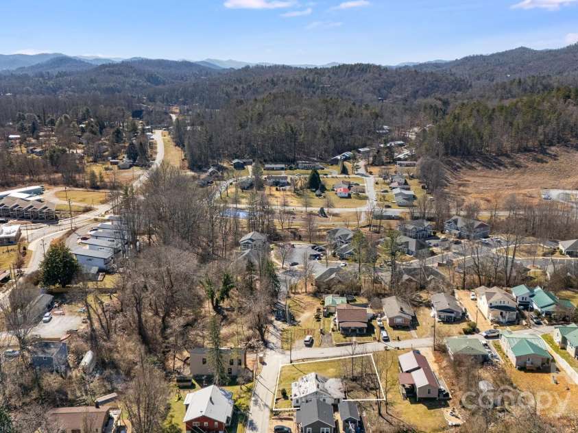 72 North Lane, Brevard, NC 28712.  MLS# CAR4225441, YatesRealty ID 1288. 