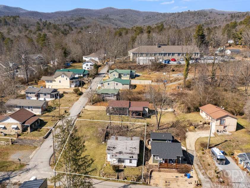 72 North Lane, Brevard, NC 28712.  MLS# CAR4225441, YatesRealty ID 1288. 