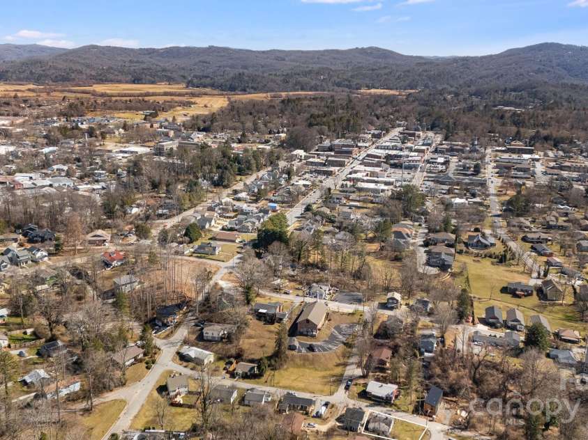 72 North Lane, Brevard, NC 28712.  MLS# CAR4225441, YatesRealty ID 1288. 