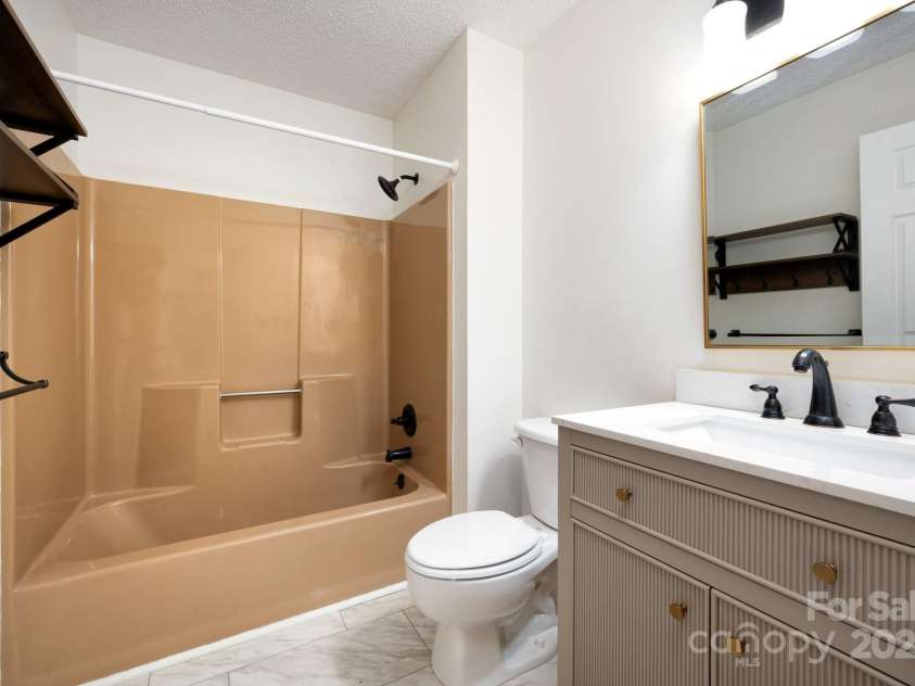 1572 Alexander Road, Leicester, NC 28748.  MLS# CAR4252081, YatesRealty ID 12882. 2nd Bathroom