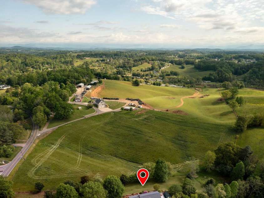 1572 Alexander Road, Leicester, NC 28748.  MLS# CAR4252081, YatesRealty ID 12882. Beautiful Vistas