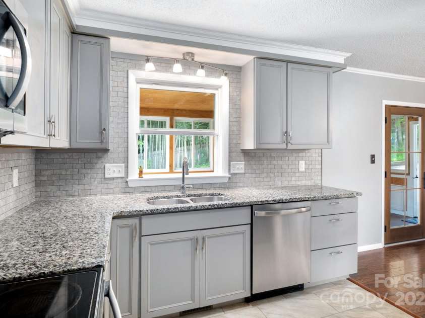 1572 Alexander Road, Leicester, NC 28748.  MLS# CAR4252081, YatesRealty ID 12882. Granite Countertops. Pass Through Window