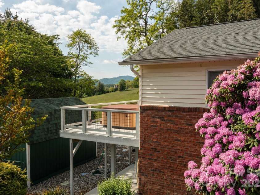 1572 Alexander Road, Leicester, NC 28748.  MLS# CAR4252081, YatesRealty ID 12882. Private Deck