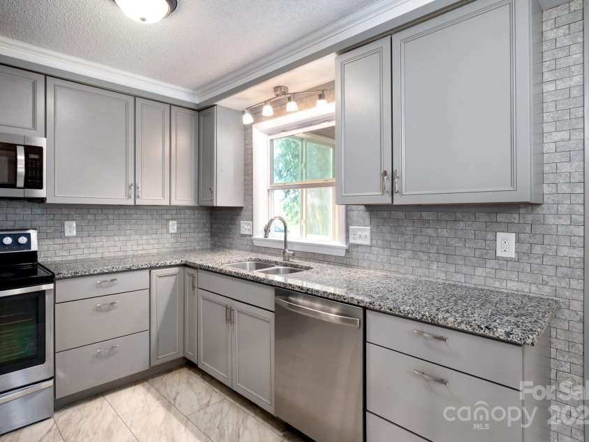 1572 Alexander Road, Leicester, NC 28748.  MLS# CAR4252081, YatesRealty ID 12882. Updated Kitchen