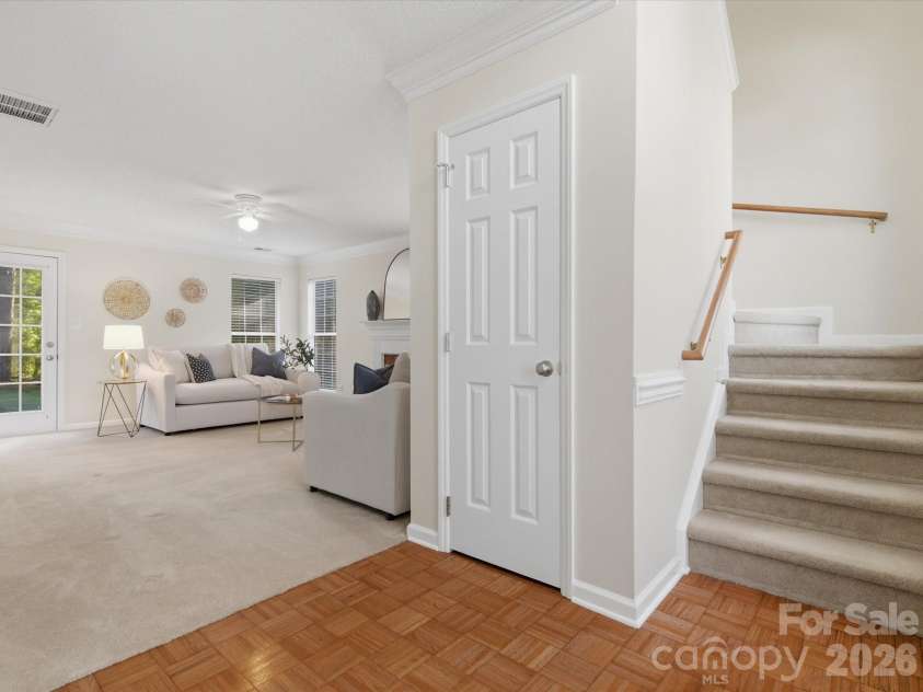 3129 Crescent Knoll Drive, Matthews, NC 28105.  MLS# CAR4367980, YatesRealty ID 12882. 