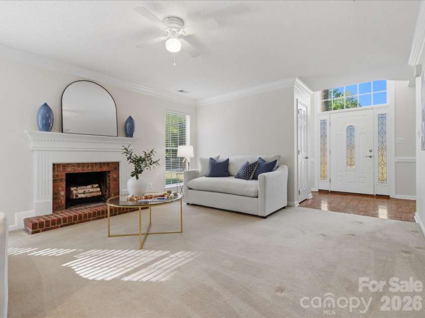 3129 Crescent Knoll Drive, Matthews, NC 28105.  MLS# CAR4367980, YatesRealty ID 12882. 