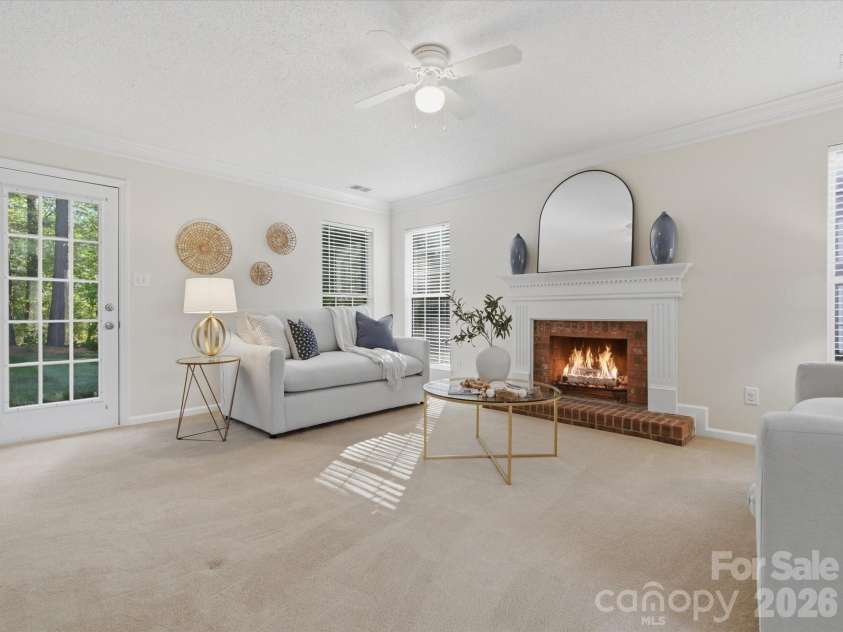 3129 Crescent Knoll Drive, Matthews, NC 28105.  MLS# CAR4367980, YatesRealty ID 12882. 