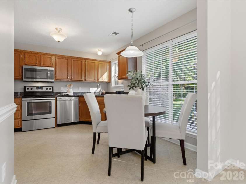 3129 Crescent Knoll Drive, Matthews, NC 28105.  MLS# CAR4367980, YatesRealty ID 12882. 