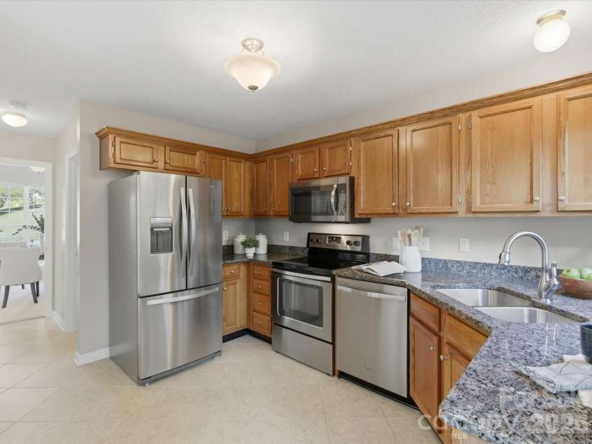 3129 Crescent Knoll Drive, Matthews, NC 28105.  MLS# CAR4367980, YatesRealty ID 12882. 