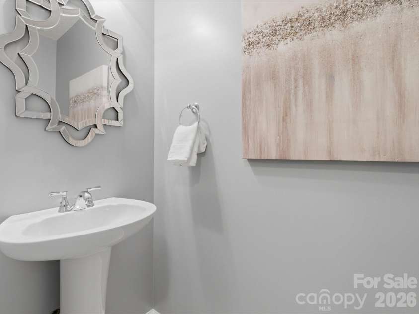 3129 Crescent Knoll Drive, Matthews, NC 28105.  MLS# CAR4367980, YatesRealty ID 12882. 