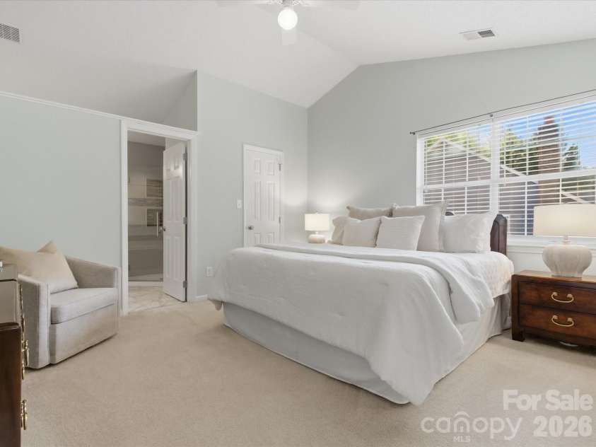 3129 Crescent Knoll Drive, Matthews, NC 28105.  MLS# CAR4367980, YatesRealty ID 12882. 