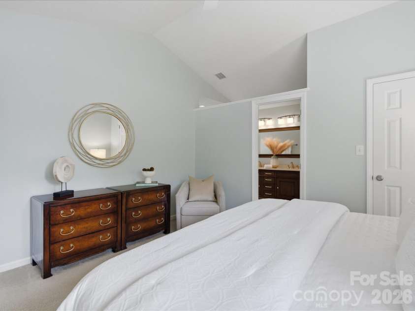 3129 Crescent Knoll Drive, Matthews, NC 28105.  MLS# CAR4367980, YatesRealty ID 12882. 