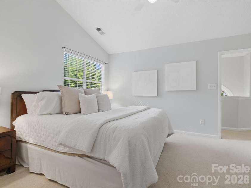 3129 Crescent Knoll Drive, Matthews, NC 28105.  MLS# CAR4367980, YatesRealty ID 12882. 