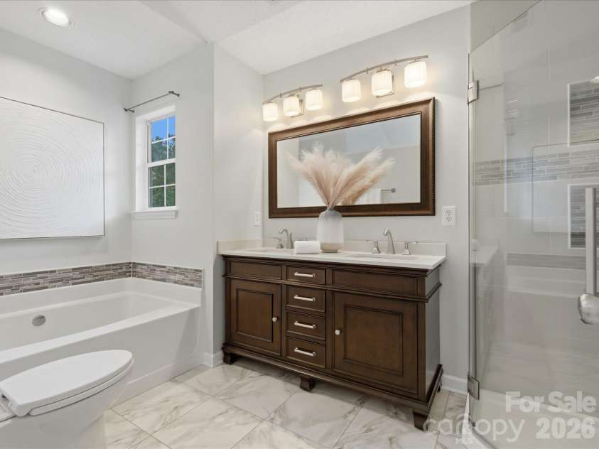 3129 Crescent Knoll Drive, Matthews, NC 28105.  MLS# CAR4367980, YatesRealty ID 12882. 