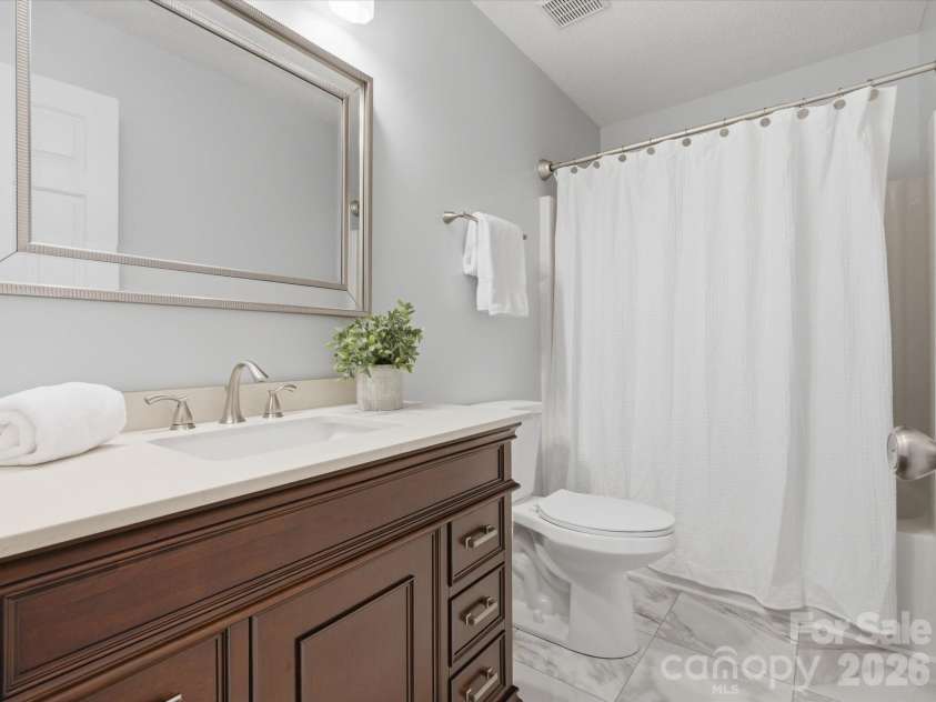 3129 Crescent Knoll Drive, Matthews, NC 28105.  MLS# CAR4367980, YatesRealty ID 12882. 