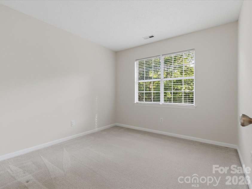 3129 Crescent Knoll Drive, Matthews, NC 28105.  MLS# CAR4367980, YatesRealty ID 12882. 