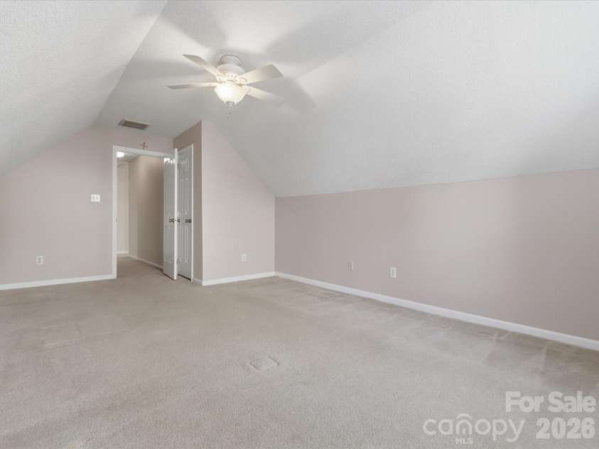 3129 Crescent Knoll Drive, Matthews, NC 28105.  MLS# CAR4367980, YatesRealty ID 12882. 